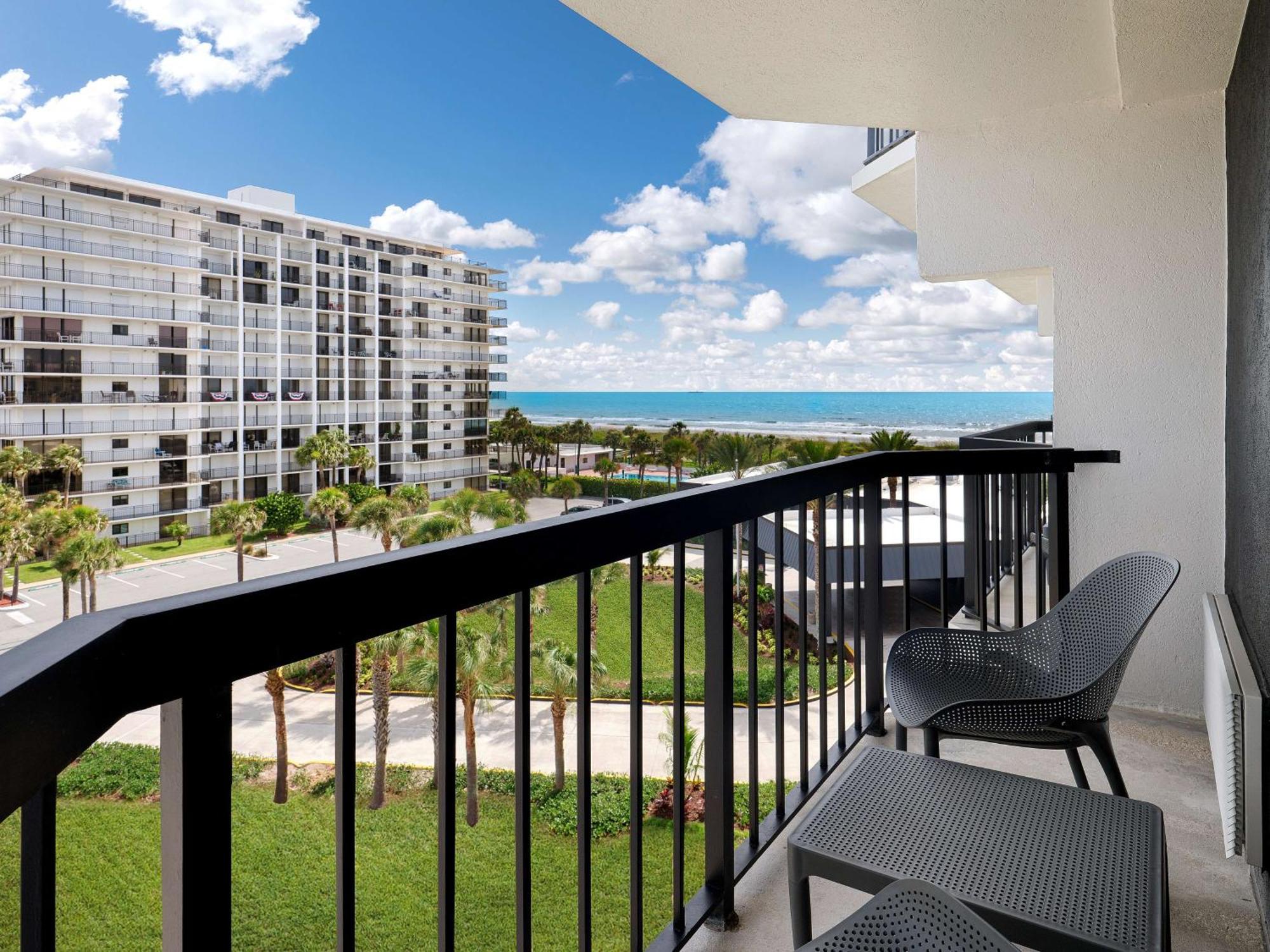 Hilton Garden Inn Cocoa Beach-Oceanfront Exterior photo