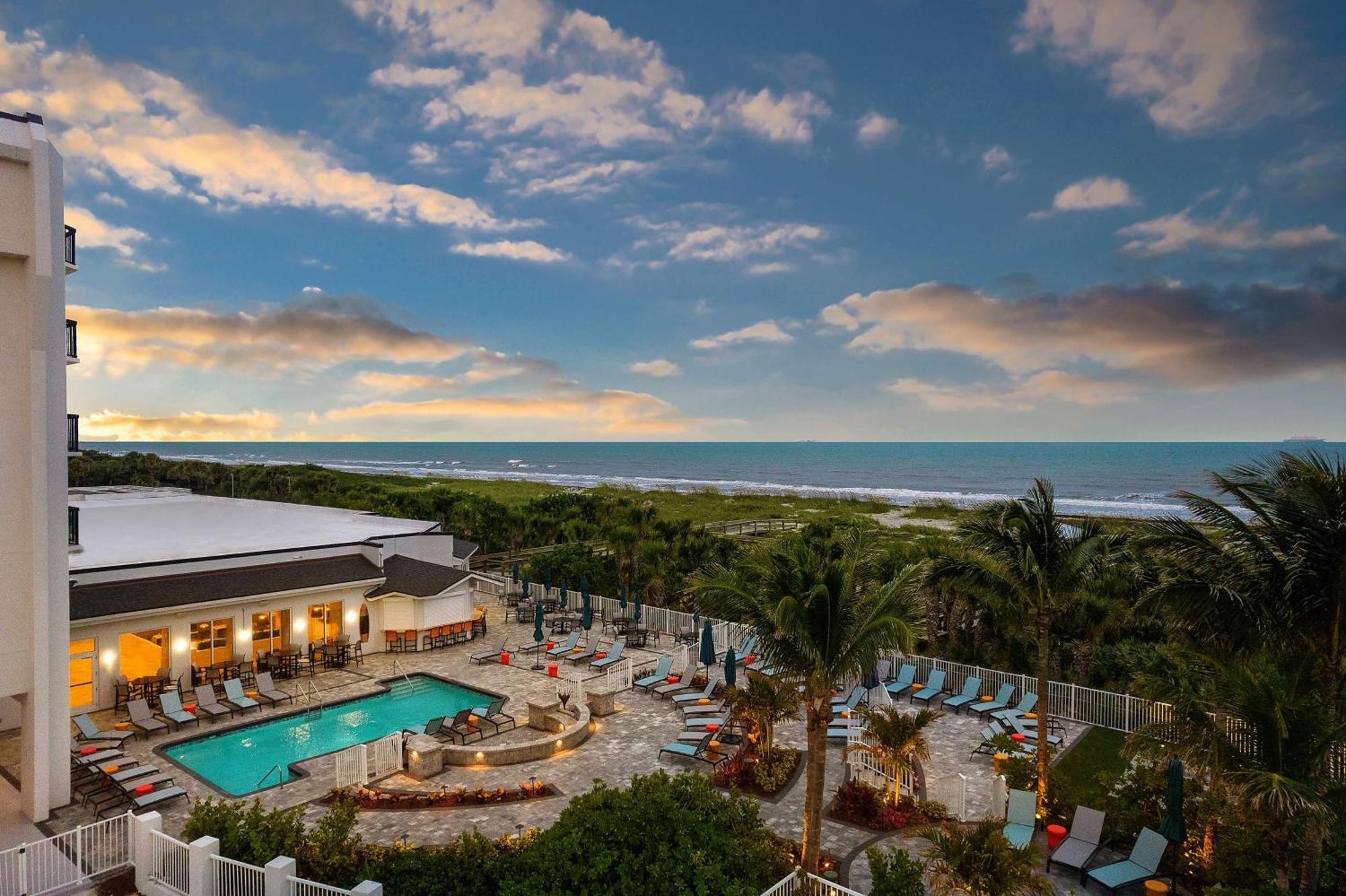 Hilton Garden Inn Cocoa Beach-Oceanfront Exterior photo