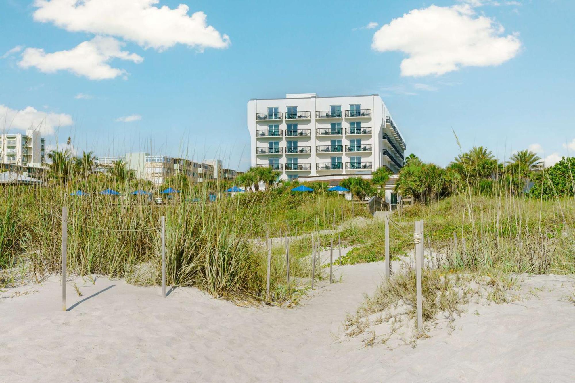 Hilton Garden Inn Cocoa Beach-Oceanfront Exterior photo