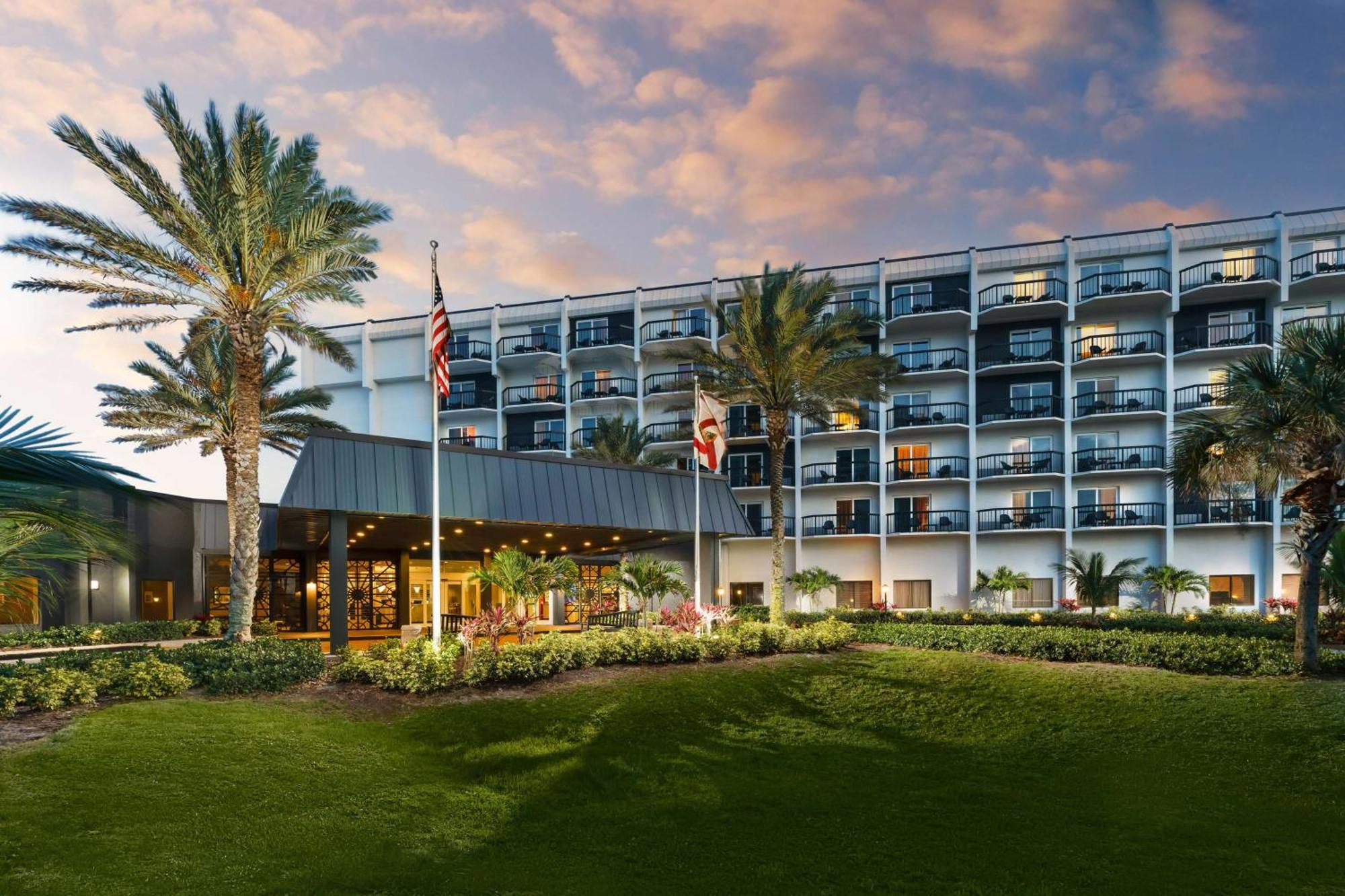 Hilton Garden Inn Cocoa Beach-Oceanfront Exterior photo